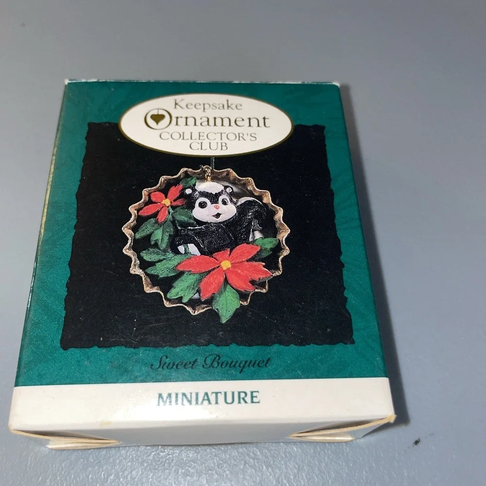 Collector's Club MINIATURE 1994 Hallmark Keepsake Ornament SWEET‎ BOUQUET
